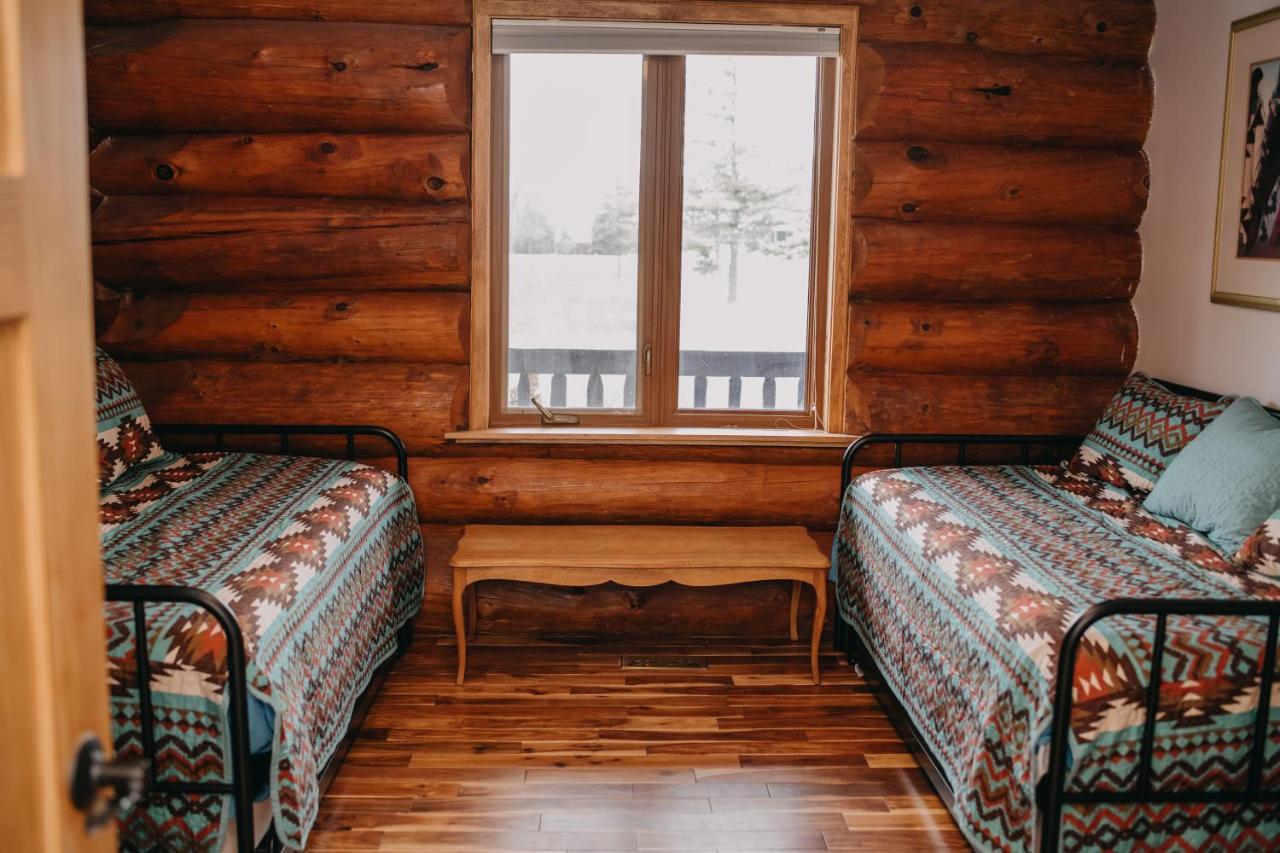 The Lodge At Lakeshore Belle River Экстерьер фото