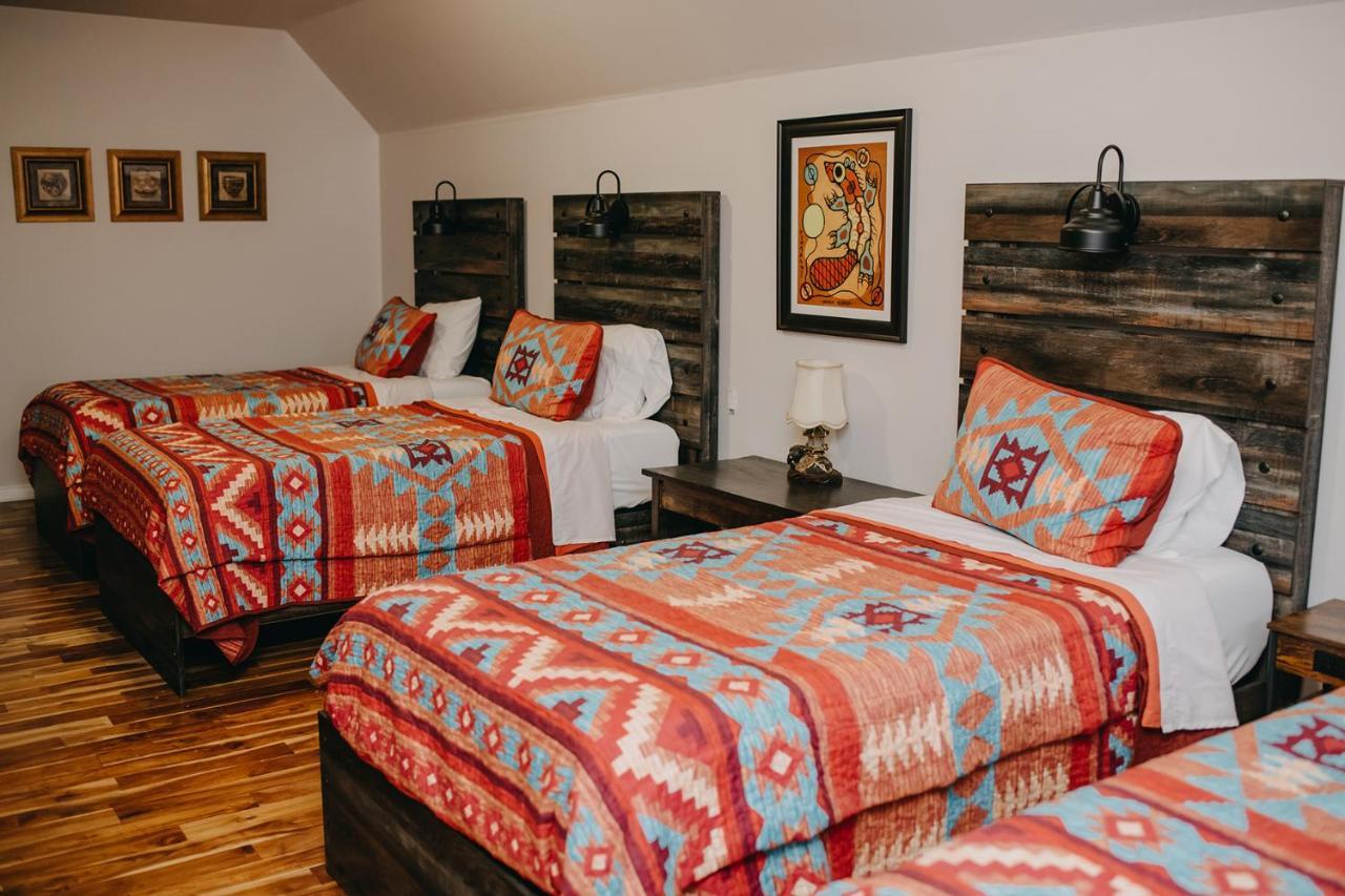 The Lodge At Lakeshore Belle River Экстерьер фото