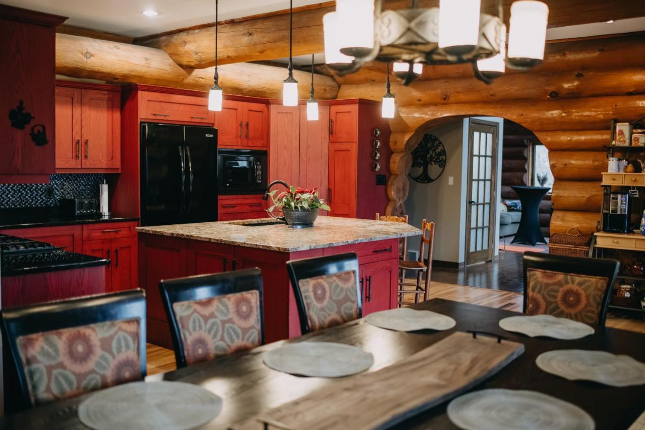 The Lodge At Lakeshore Belle River Экстерьер фото
